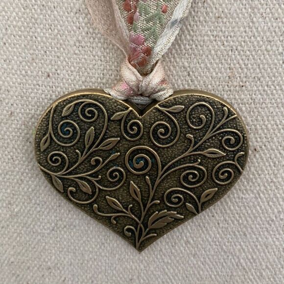 Vintage Victorian Style Brass Heart Pendant with Ribbon Choker Necklace Handmade - Picture 7 of 10